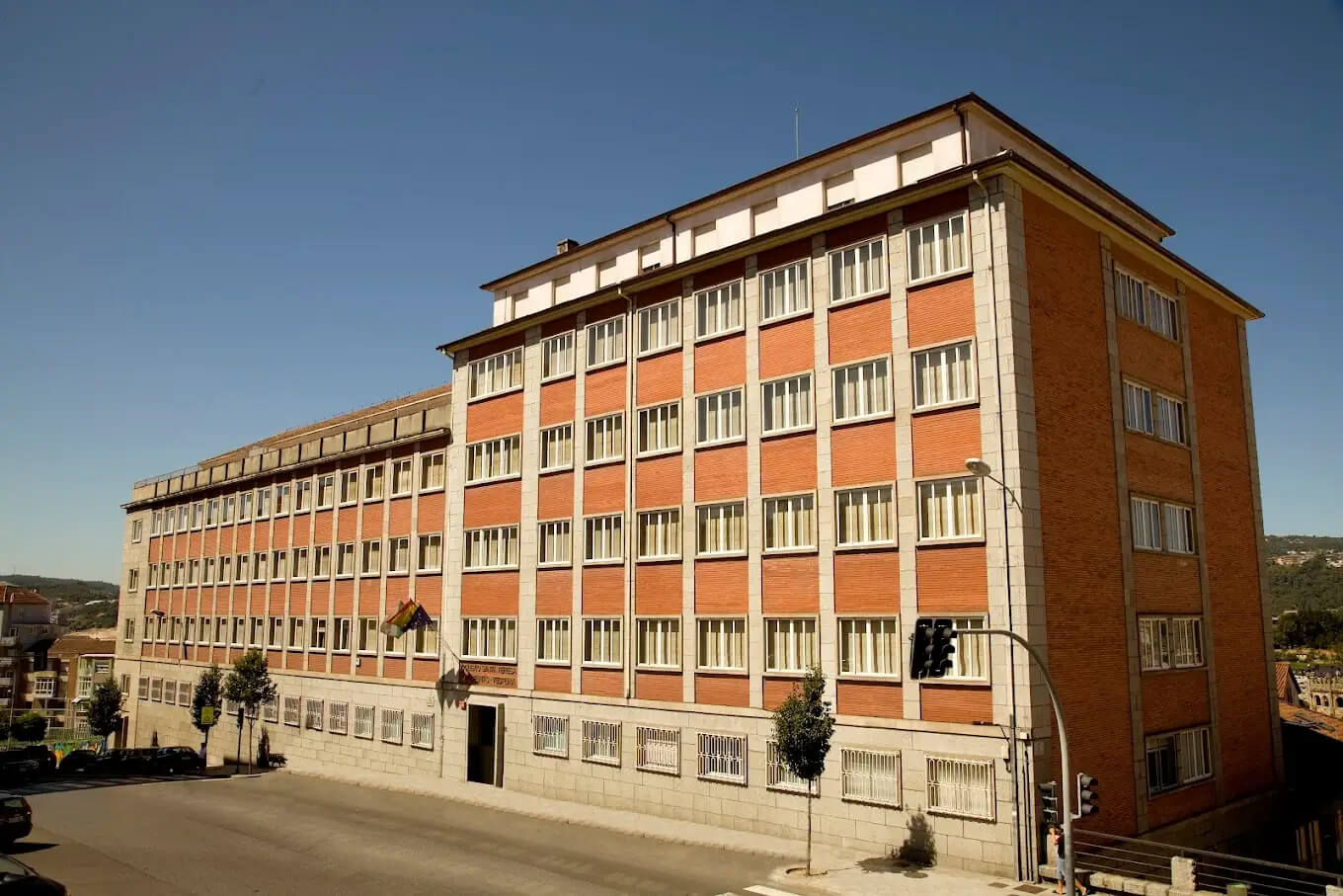 Centro Educativo Carmelitas Ourense. Centro Sanitario Sanitio Centro Educativo Carmelitas Ourense. Centro Sanitario Sanitio