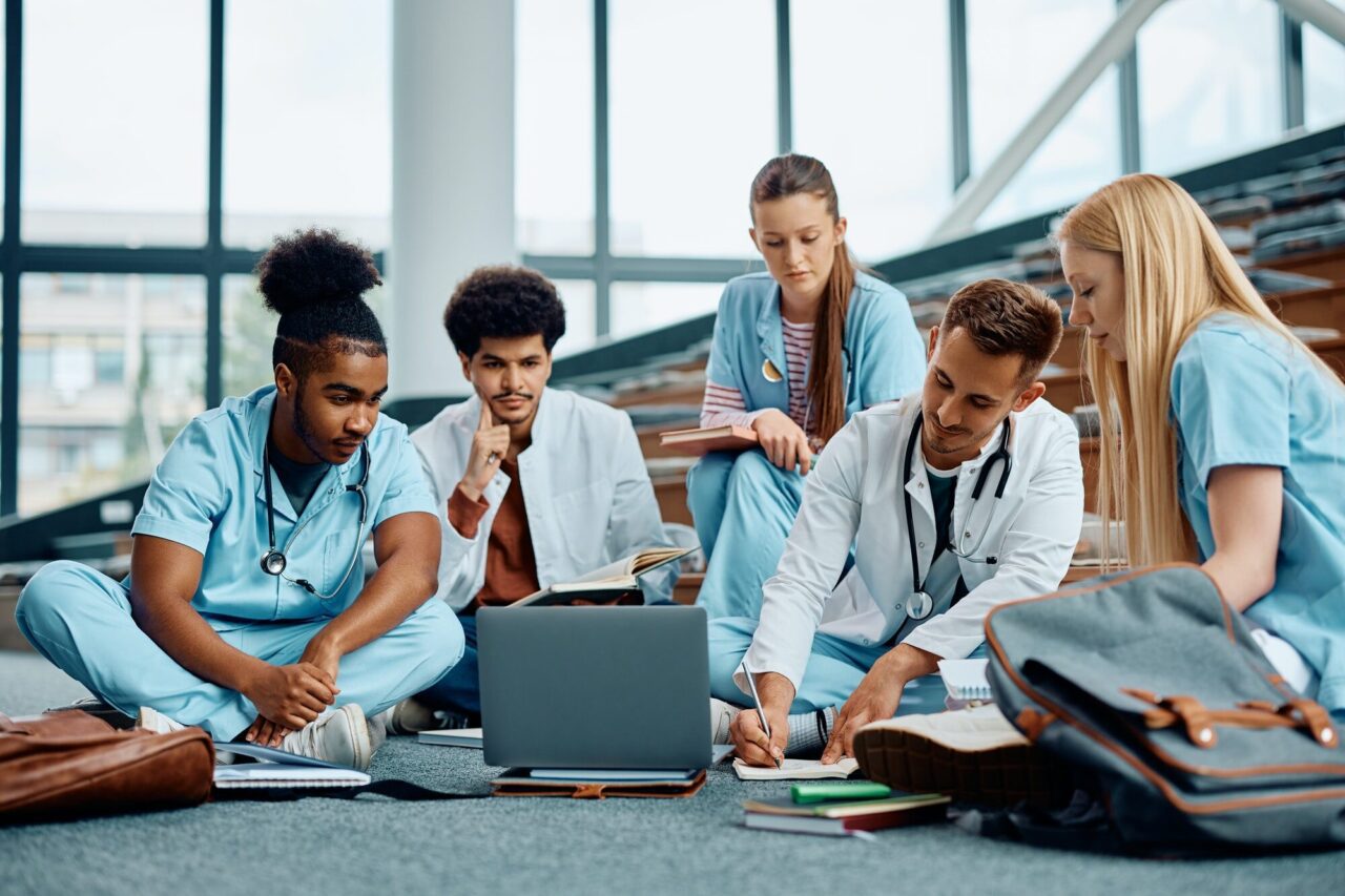 estudiar-cursos-sanitarios-online-homologados-sanitio-formacion